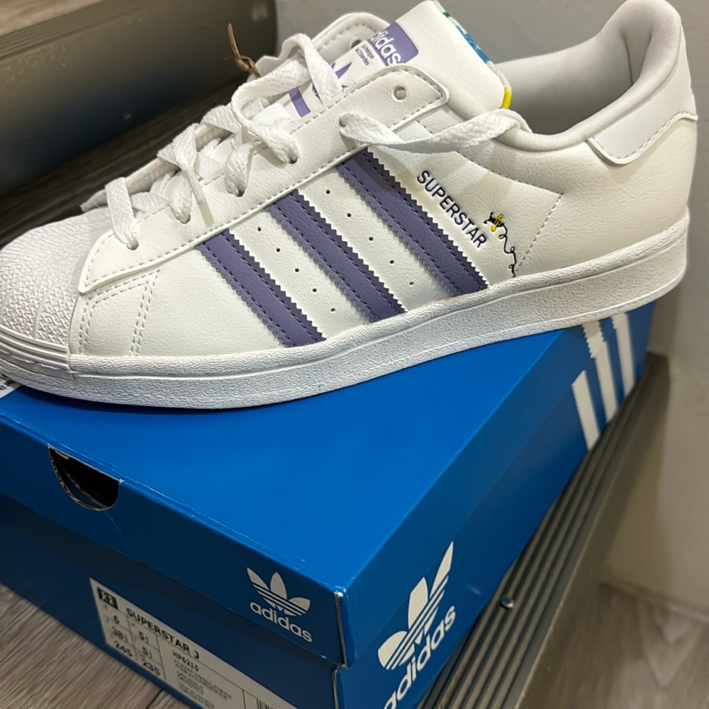 Brandnew Adidas Superstar J